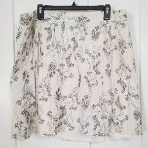 NWOT XL Tall Old Navy Black/White Floral Skirt